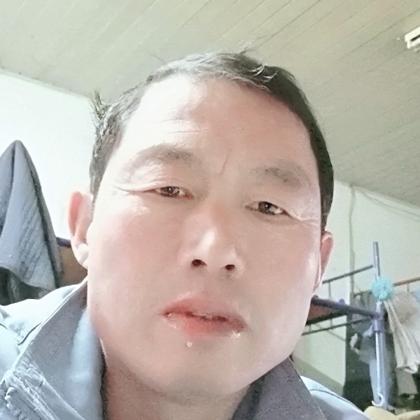 专注深拥茉莉的照片
