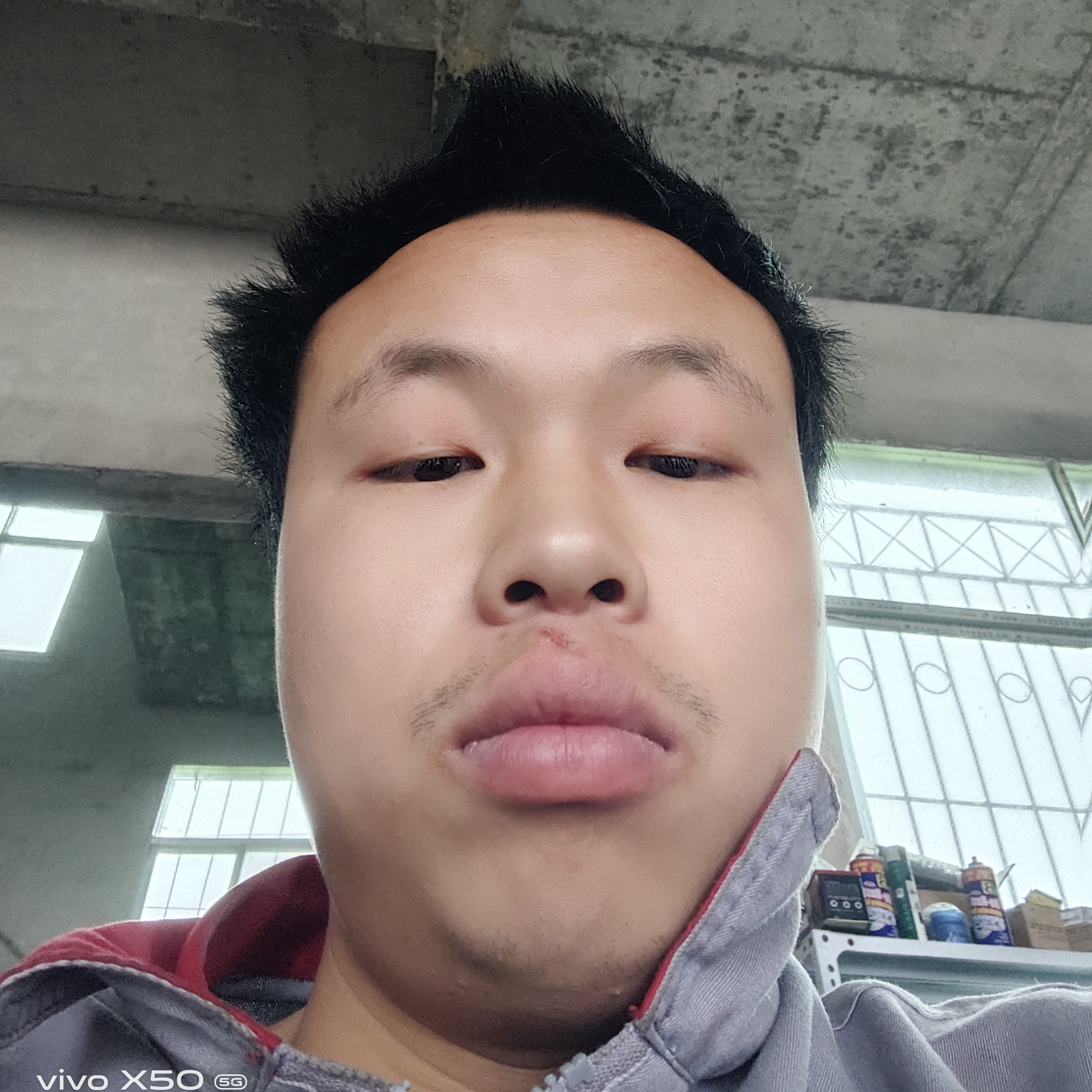 爱听歌回首毛衣的照片