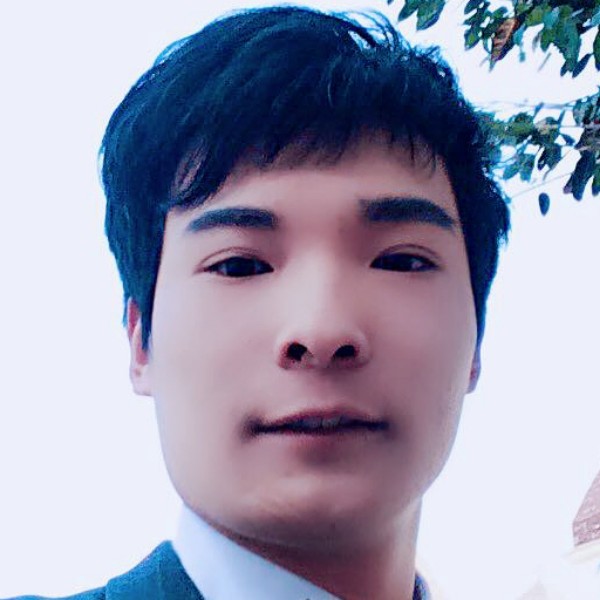 老实挽手背包的照片