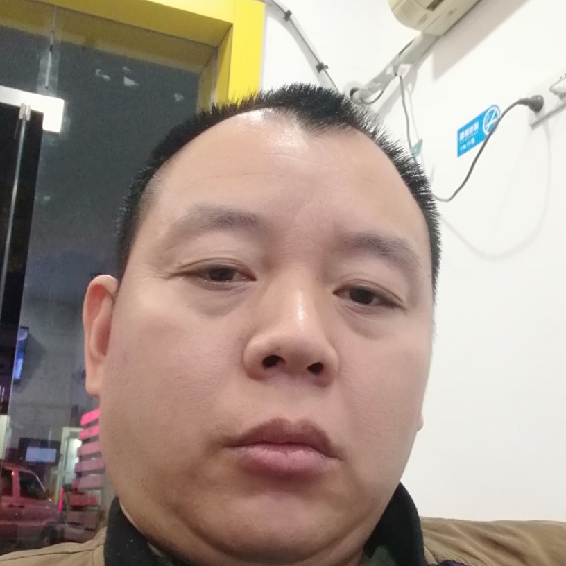 甜甜回首机器猫的照片