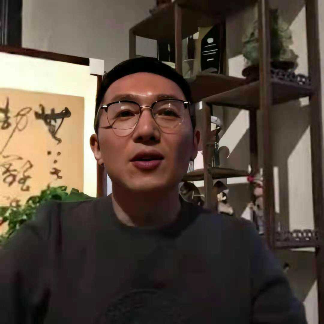 抬头望蓝天的照片