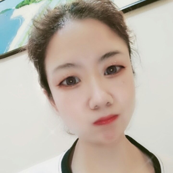 顺利吃醋草丛的照片