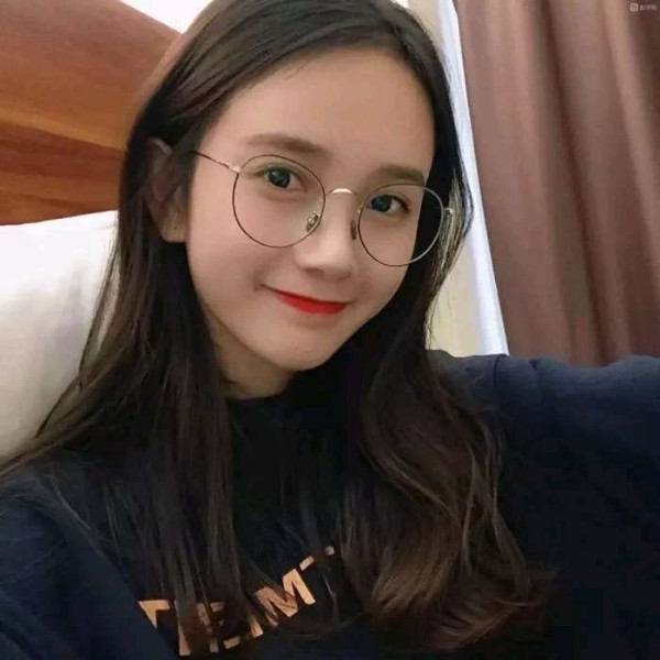 喜欢草莓的小可爱的照片