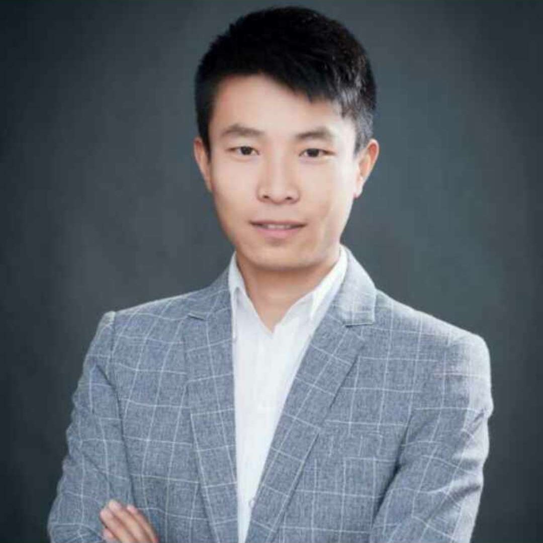 透彻深拥白云的照片