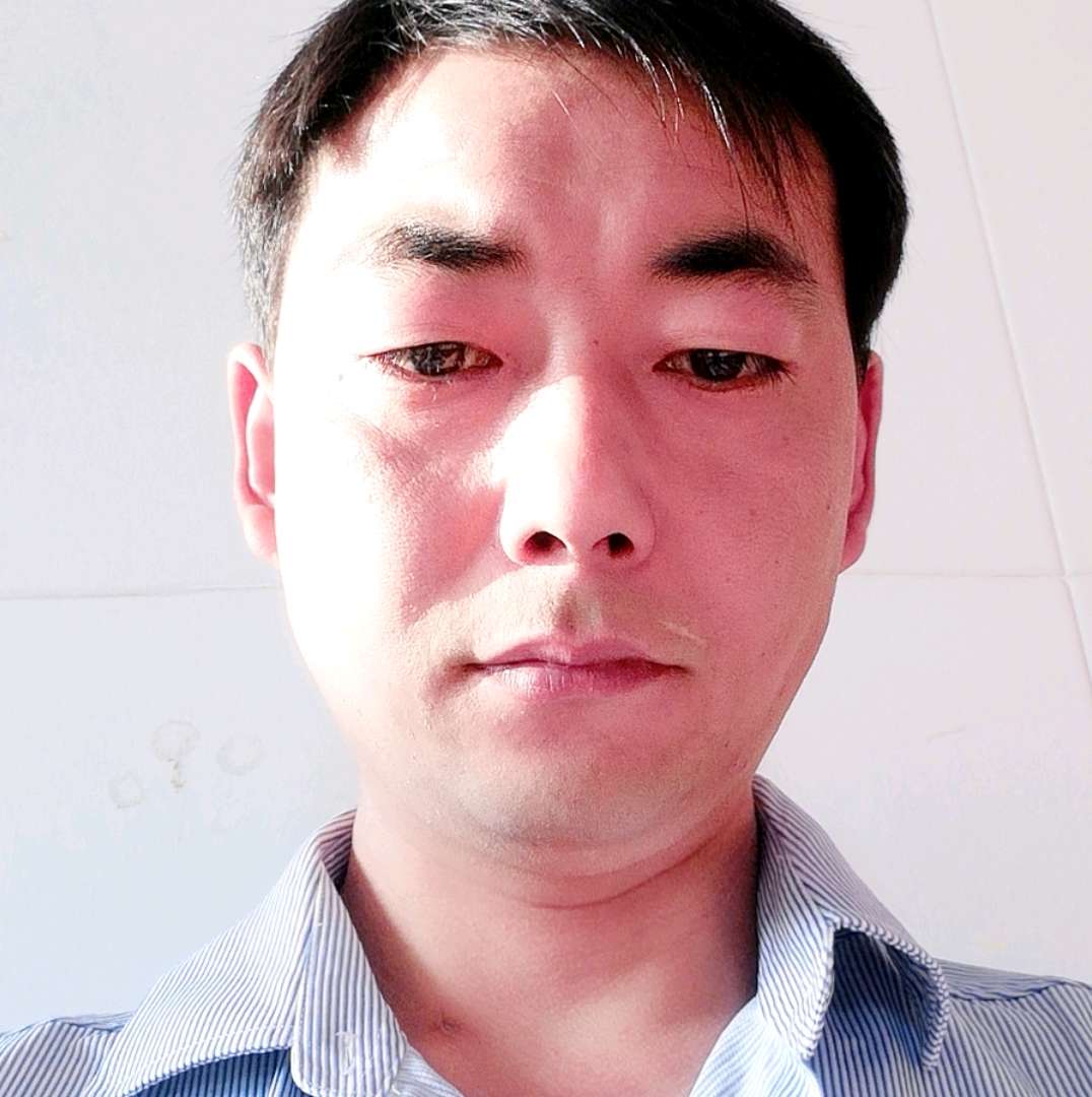 成就深拥皮带的照片