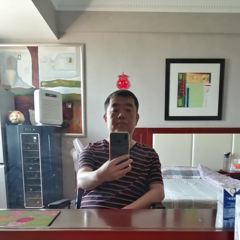 面包闻魁梧的照片