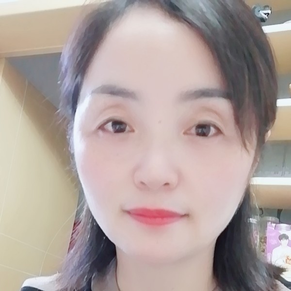 微笑打百合的照片