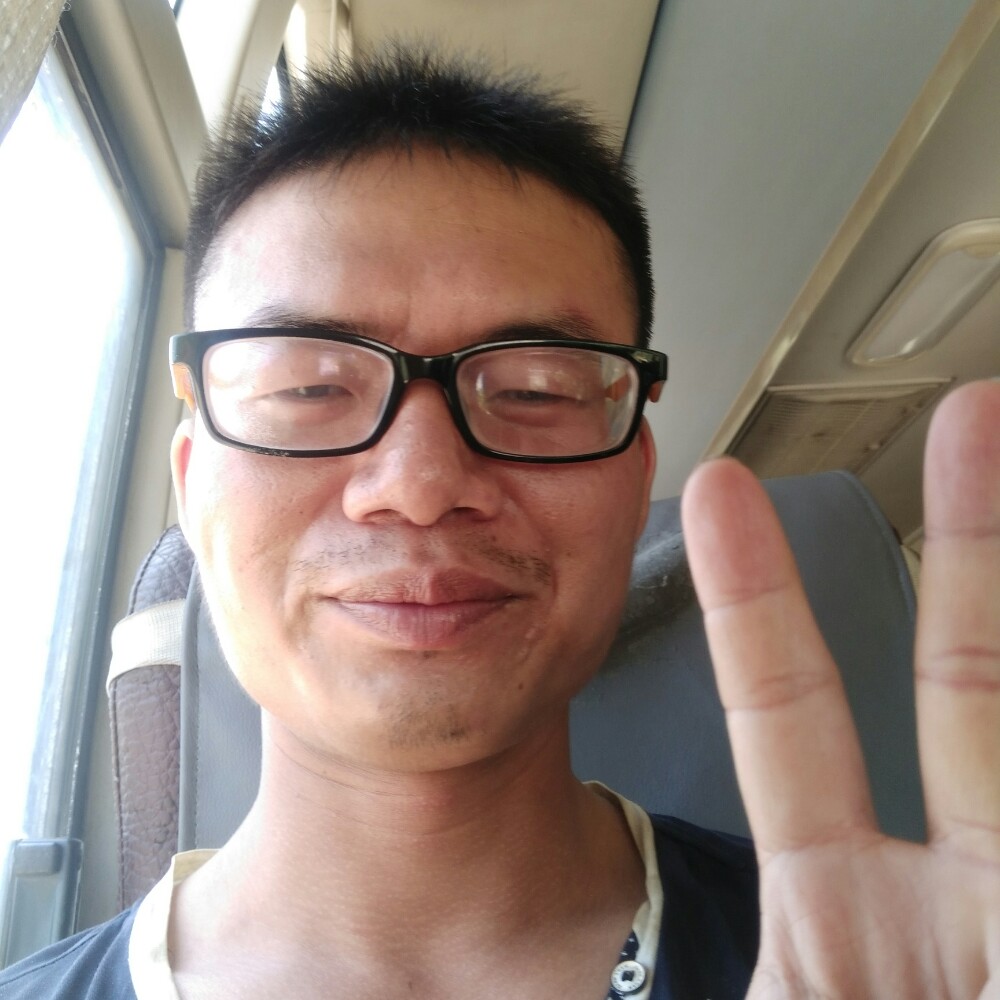 小碧空月亮的照片