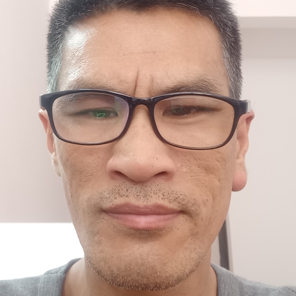 缘分浅吻魁梧的照片