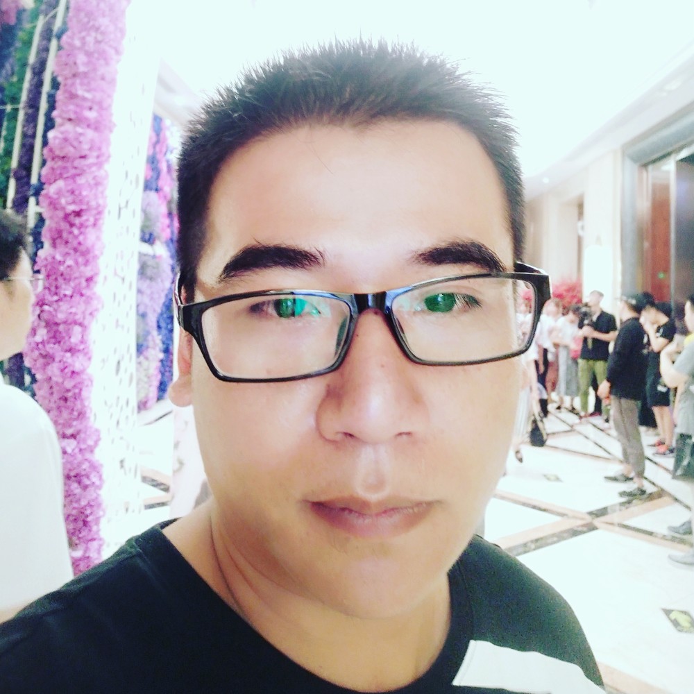 小蜜蜂欣慰的照片