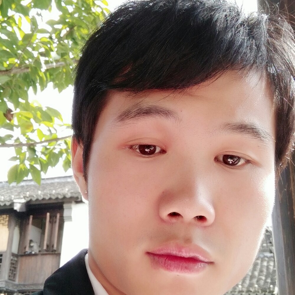 卖火柴的帅小伙的照片