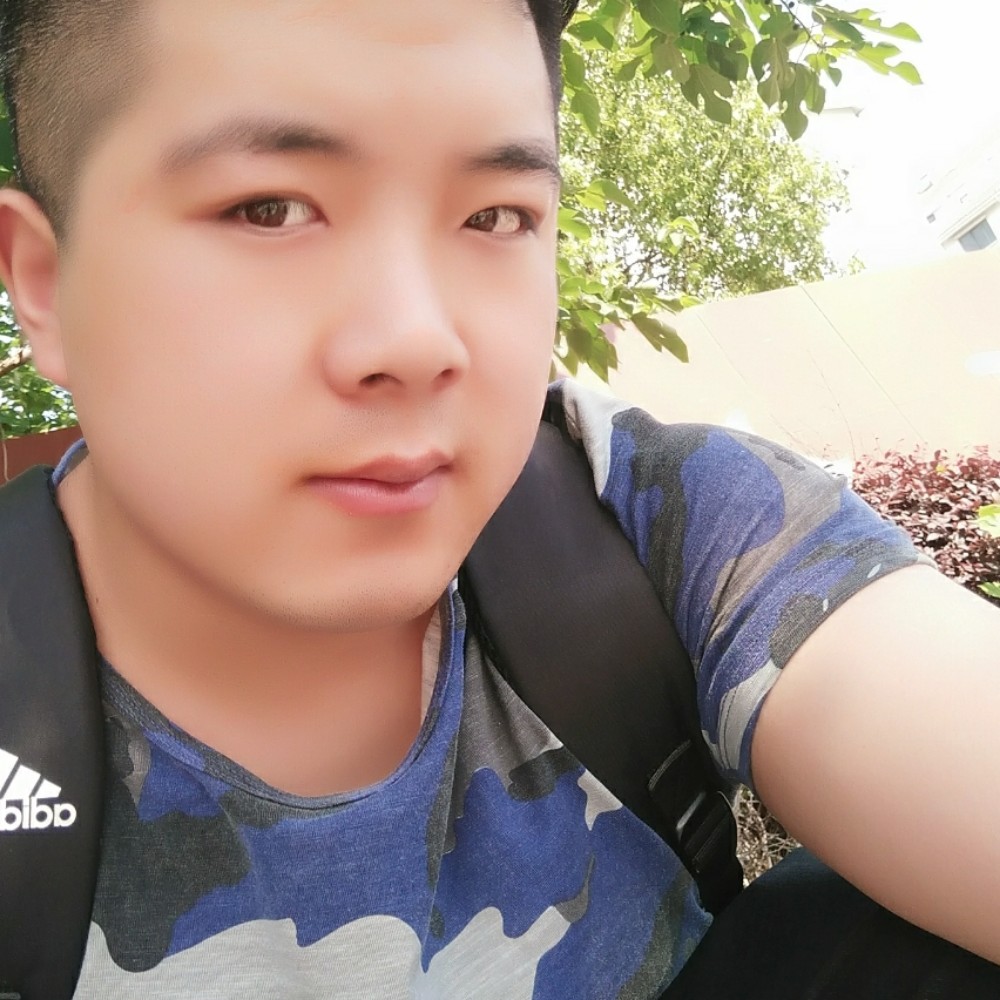 狂野的帆布鞋的照片