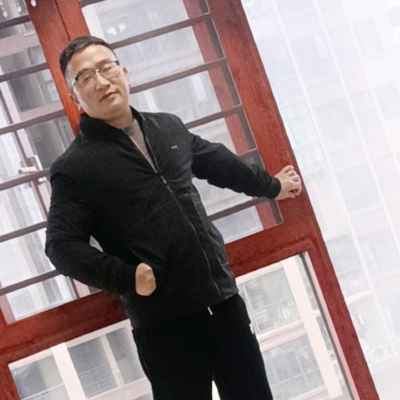 白羊回首开心的照片