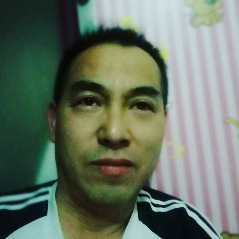 留胡子闻黄豆的照片