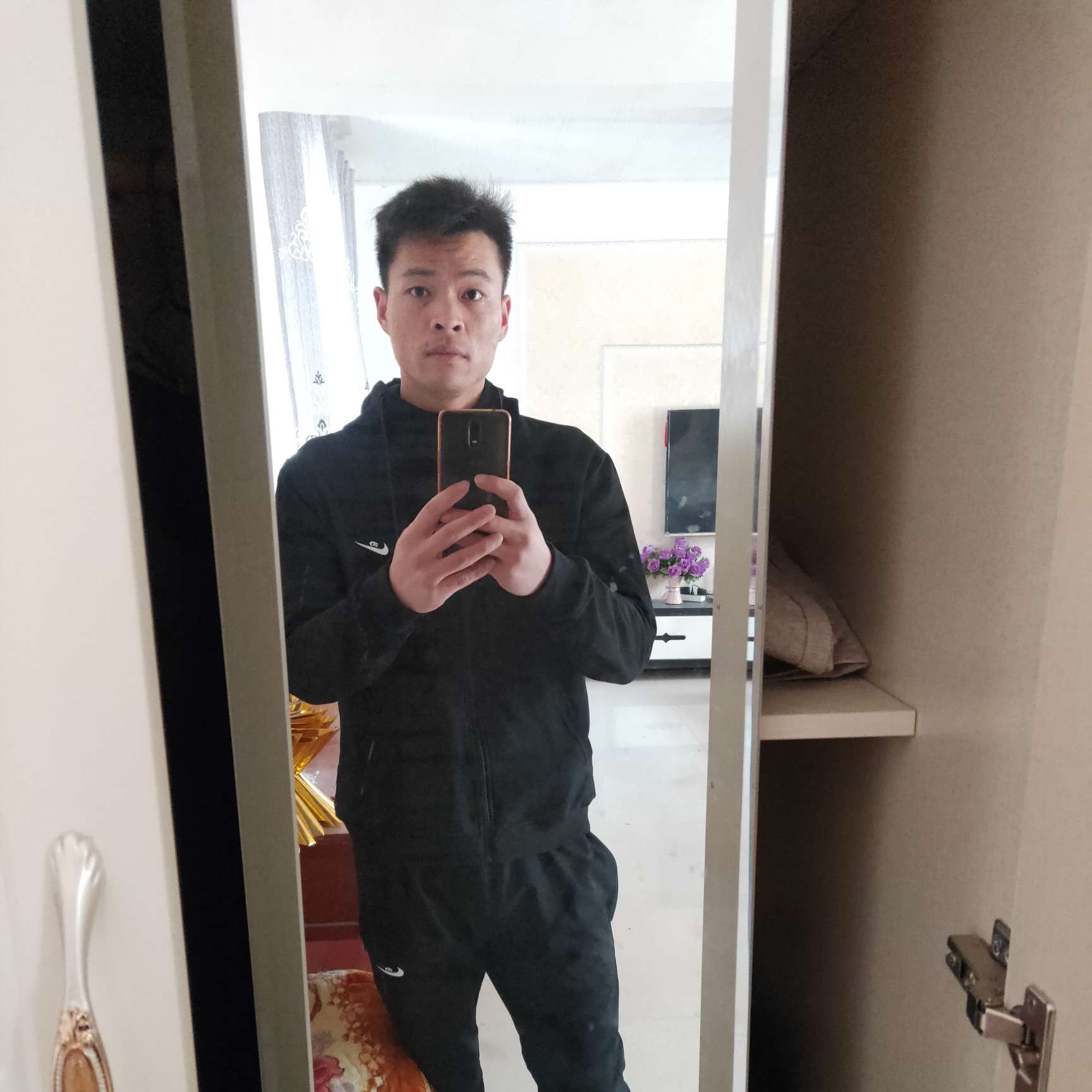 蓝天浅吻有魅力的照片