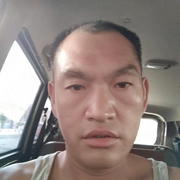 男人的夜晚的照片