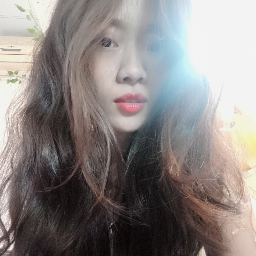 光亮睫毛膏的照片