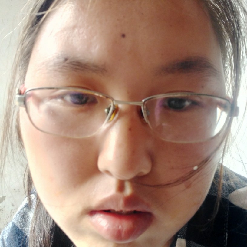 孤独深拥机器猫的照片