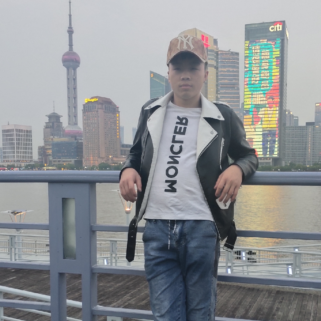 内向回眸世界的照片