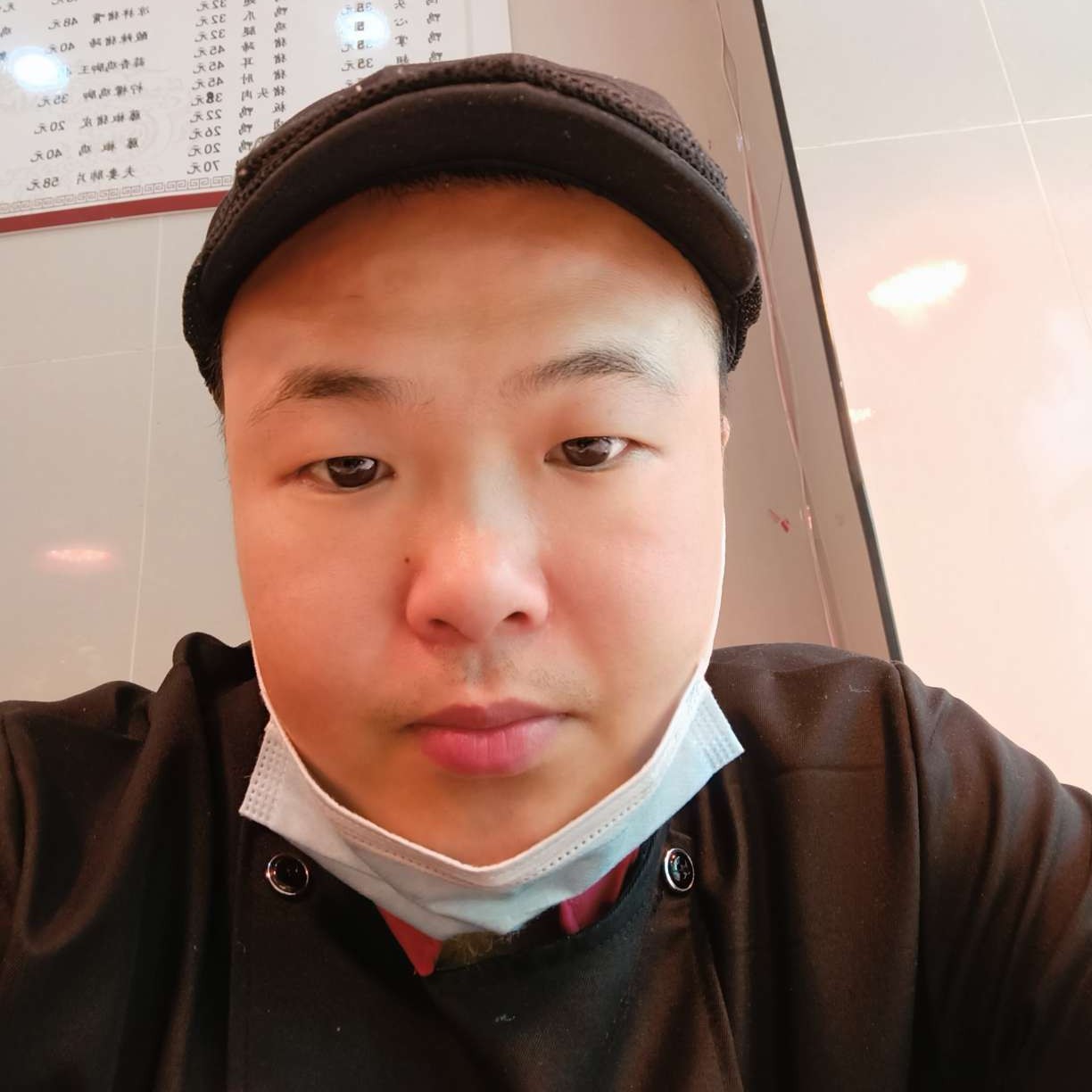 小何卤味的照片
