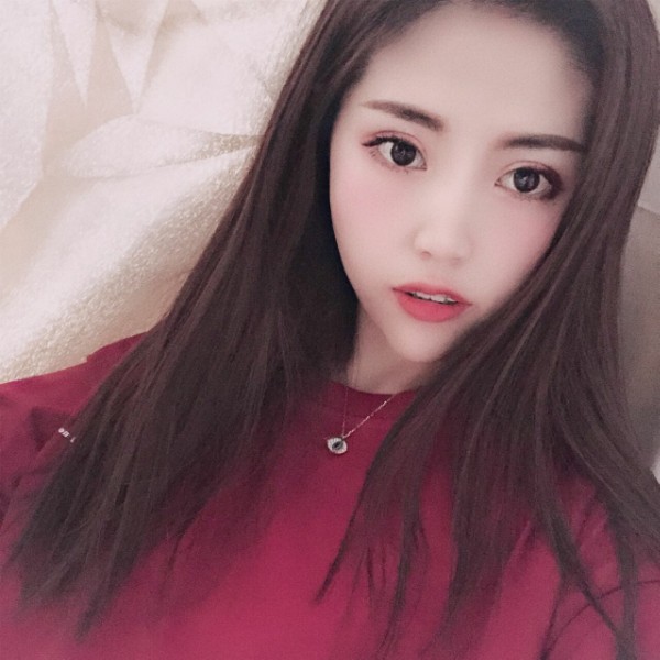 欣欣爱撒娇的照片