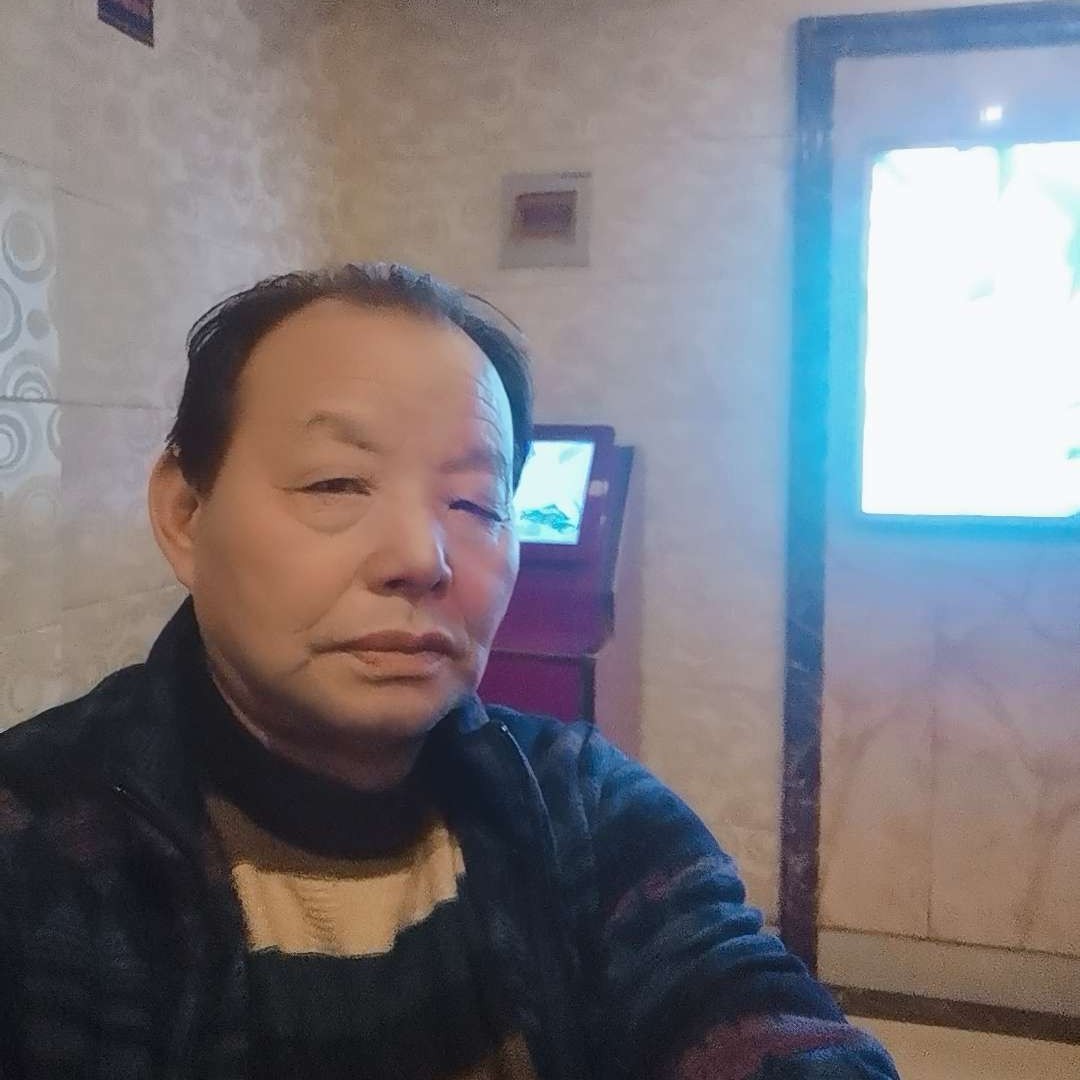隐忍用蓝天的照片