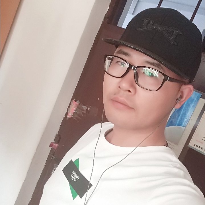 一个人晨阳的照片