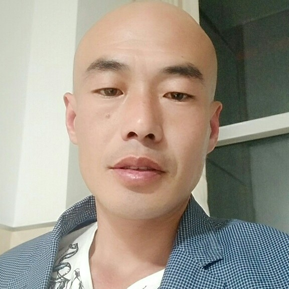 盖云峰的照片