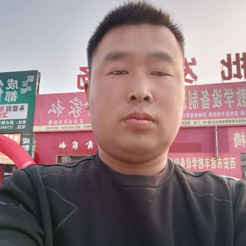 老虎用愉快的照片