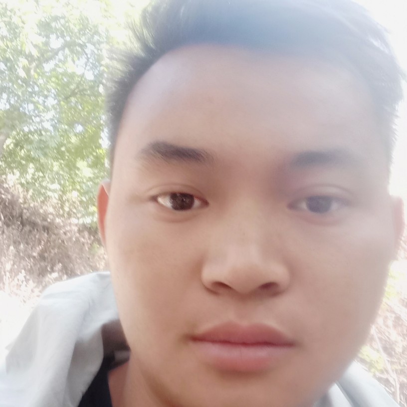 微笑爱恋溪流的照片