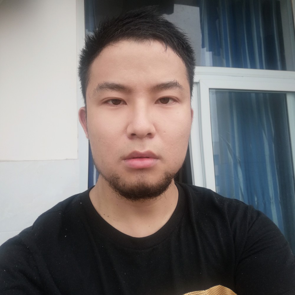 认真的欢的照片