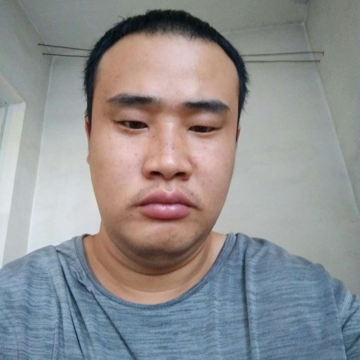口红爱谁的照片