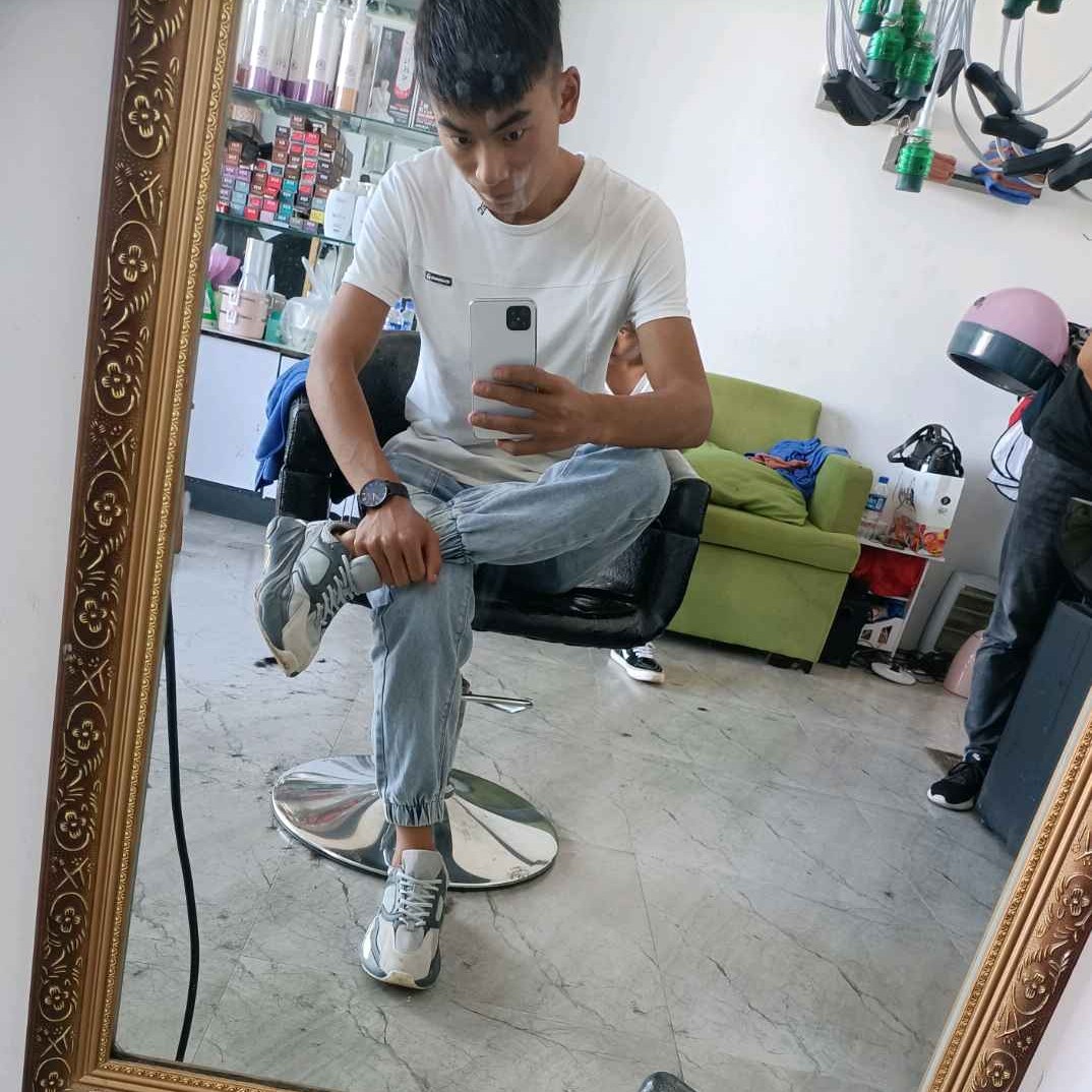 俊秀相许旧颜的照片