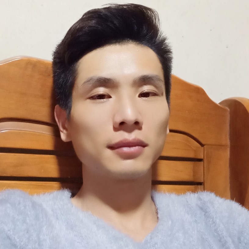 自由回首微笑的照片