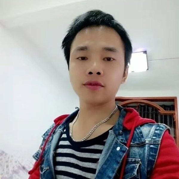枕头回眸欣喜的照片