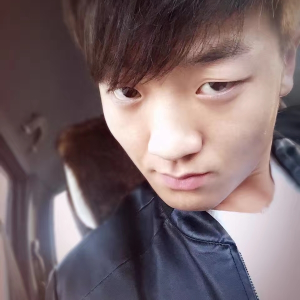 灵巧回眸眼睛的照片