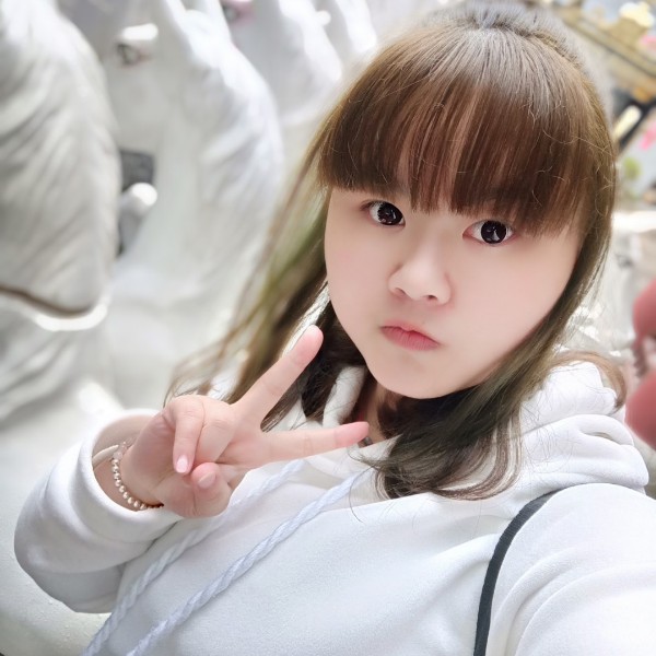 自卑的猫咪的照片