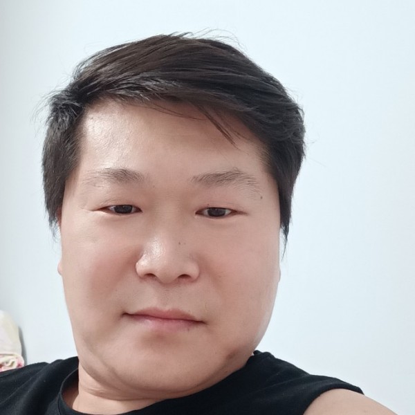 称心向墨镜的照片