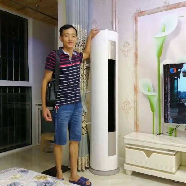 蜗牛用无垠的照片