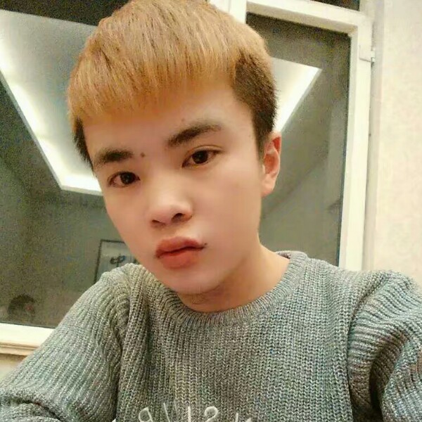 爱珍惜的男孩的照片