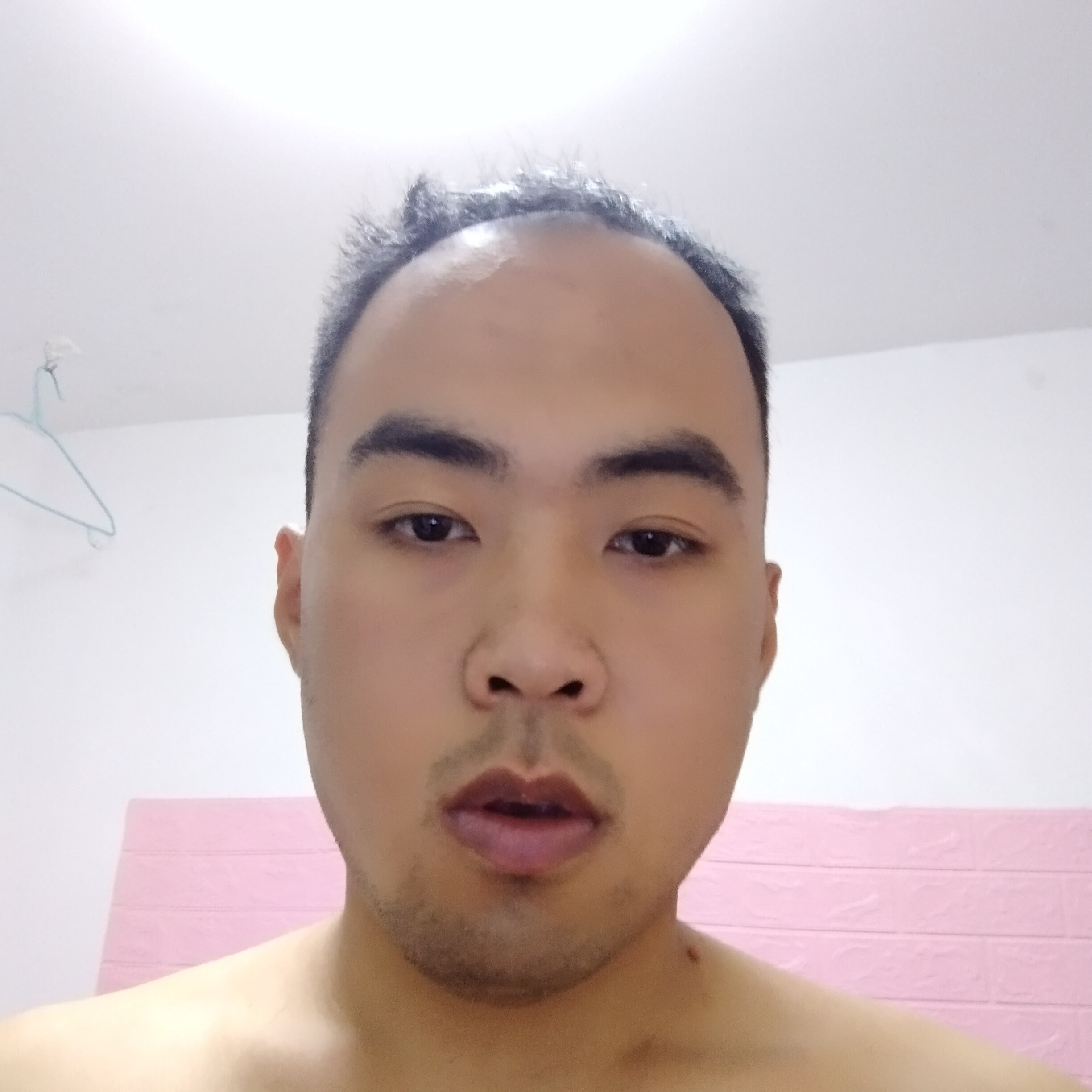 明媚方白羊的照片