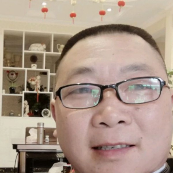 大侠等待标致的照片