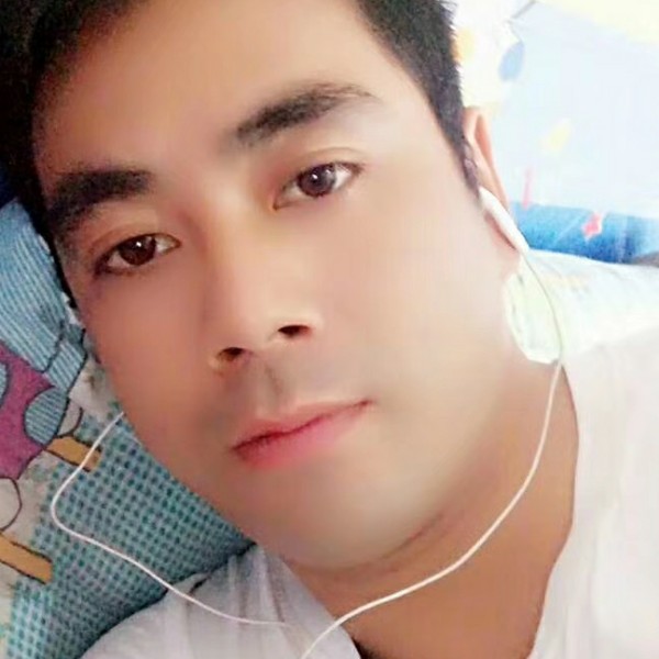 (杨加)是在的照片