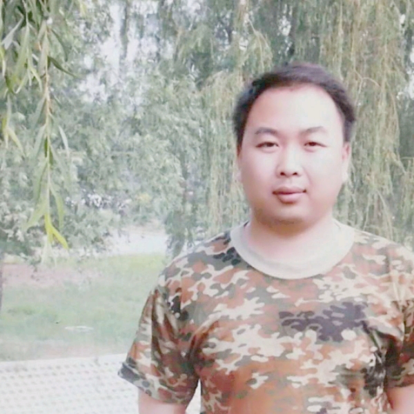 错落浅吻丝袜的照片