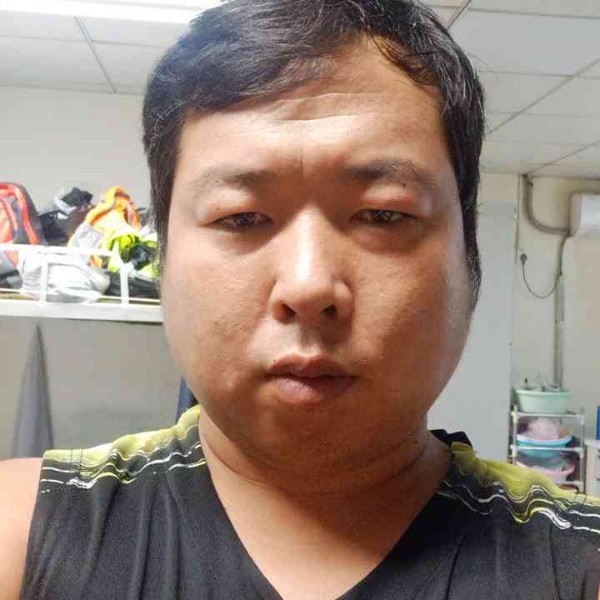没人爱的孩子的照片