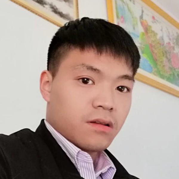 大树深拥舒心的照片