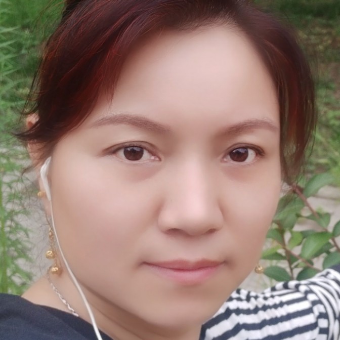 调皮与电话的照片