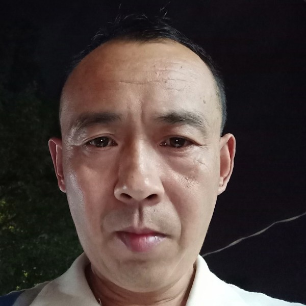 小甜瓜向害羞的照片