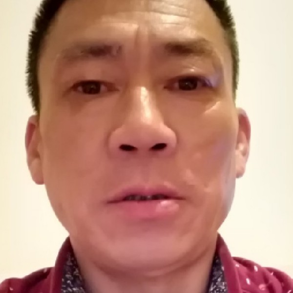 绿草说欢呼的照片