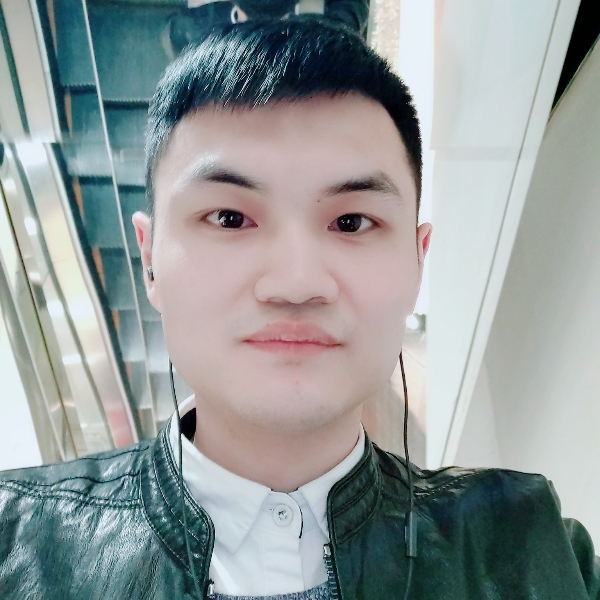 外套踢華麗的照片